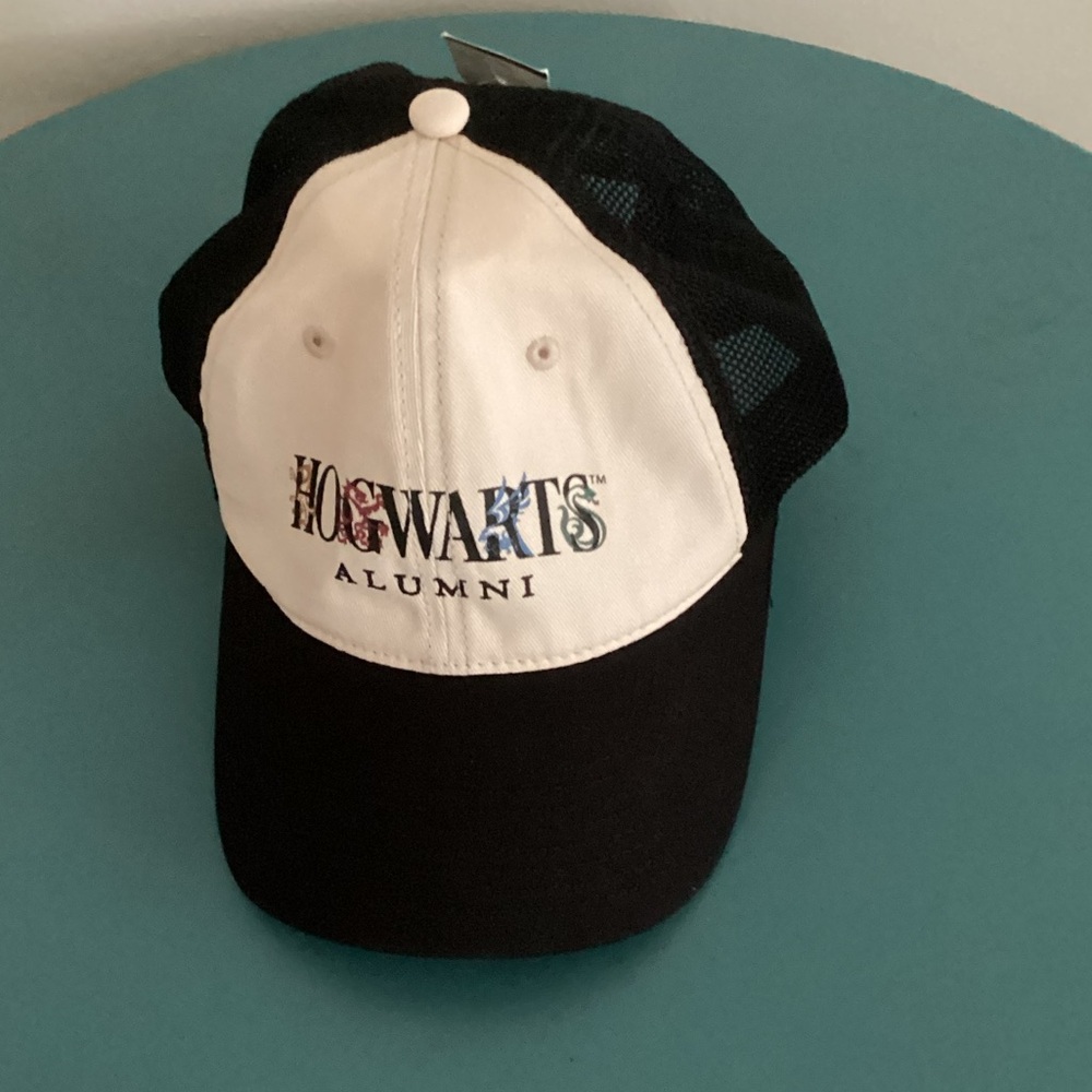 Harry Potter Hogwarts Alumni Cap from Universal Studio NWT